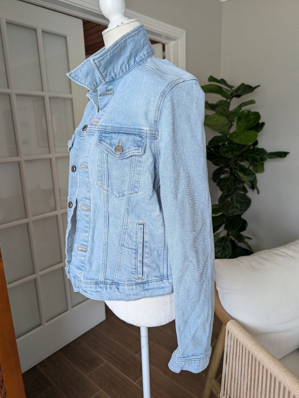 H&M Light Blue Women's Denim Jacket Medium - Picture 4 of 7